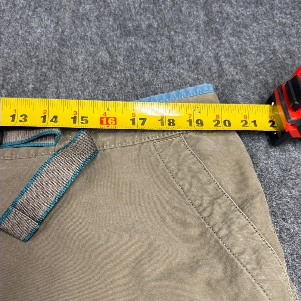 The North Face Men's Tan Cargo Shorts with Belt
